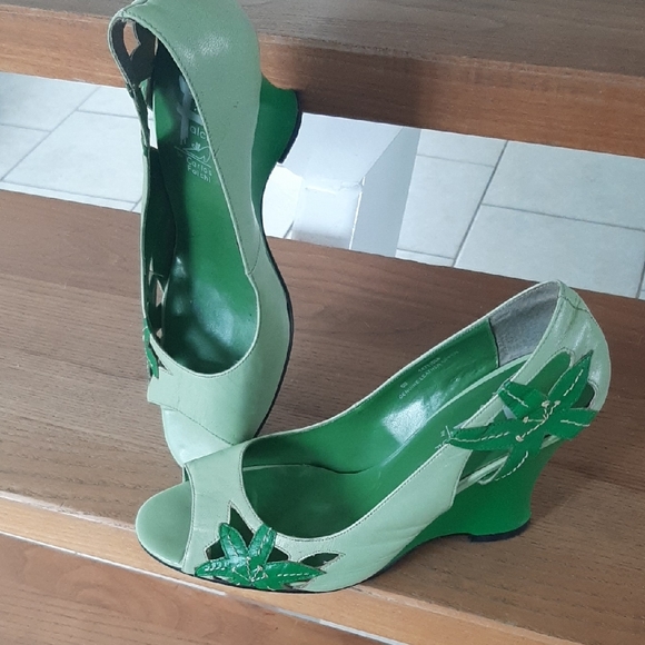 Falchi Shoes - VINTAGE Leather Green Wedge Sandals with Cutout Design